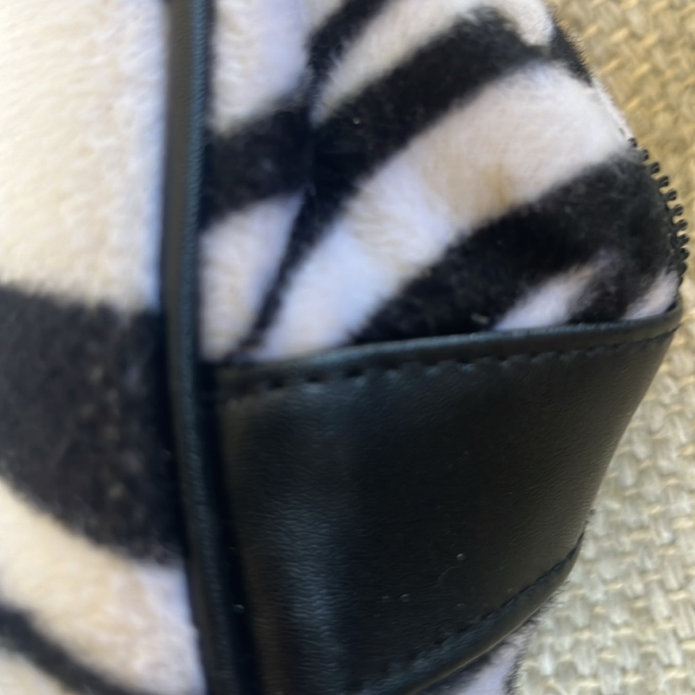 Zebra hello kitty purse - Picture 10 of 15